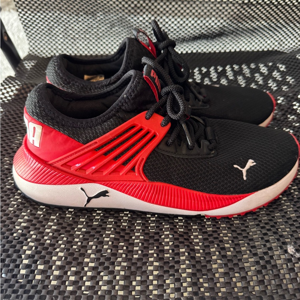 Puma Men's Black and Red Sneakers